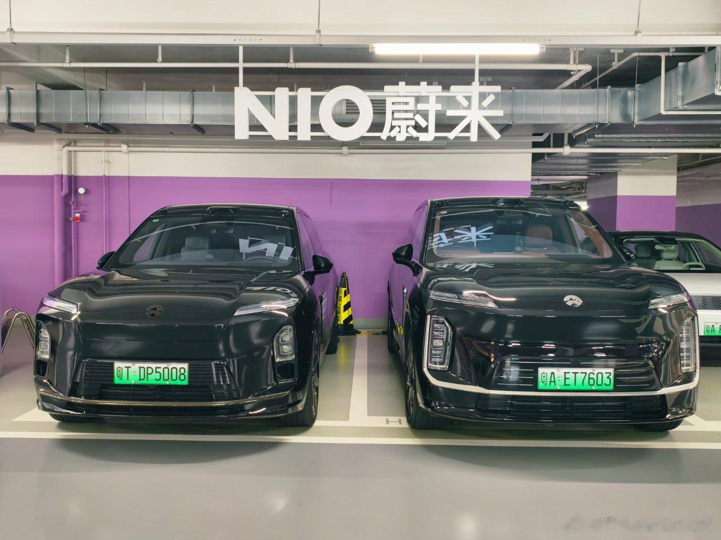 新能源之道 蔚来大哥ES8跟旗舰ES9放在一起才显得ES9块头原来有这么大！！ 