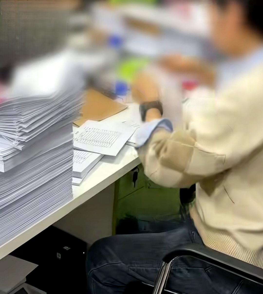4月21日，河南郑州“19岁女儿挪用父亲公司1700万元资金疯狂打赏主播，父亲无