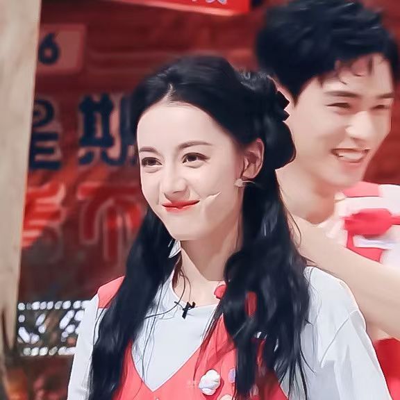 #迪丽热巴你好星期六是谁化的妆# 甜妹热巴收到了，赏进宝一个好评。 ​​​