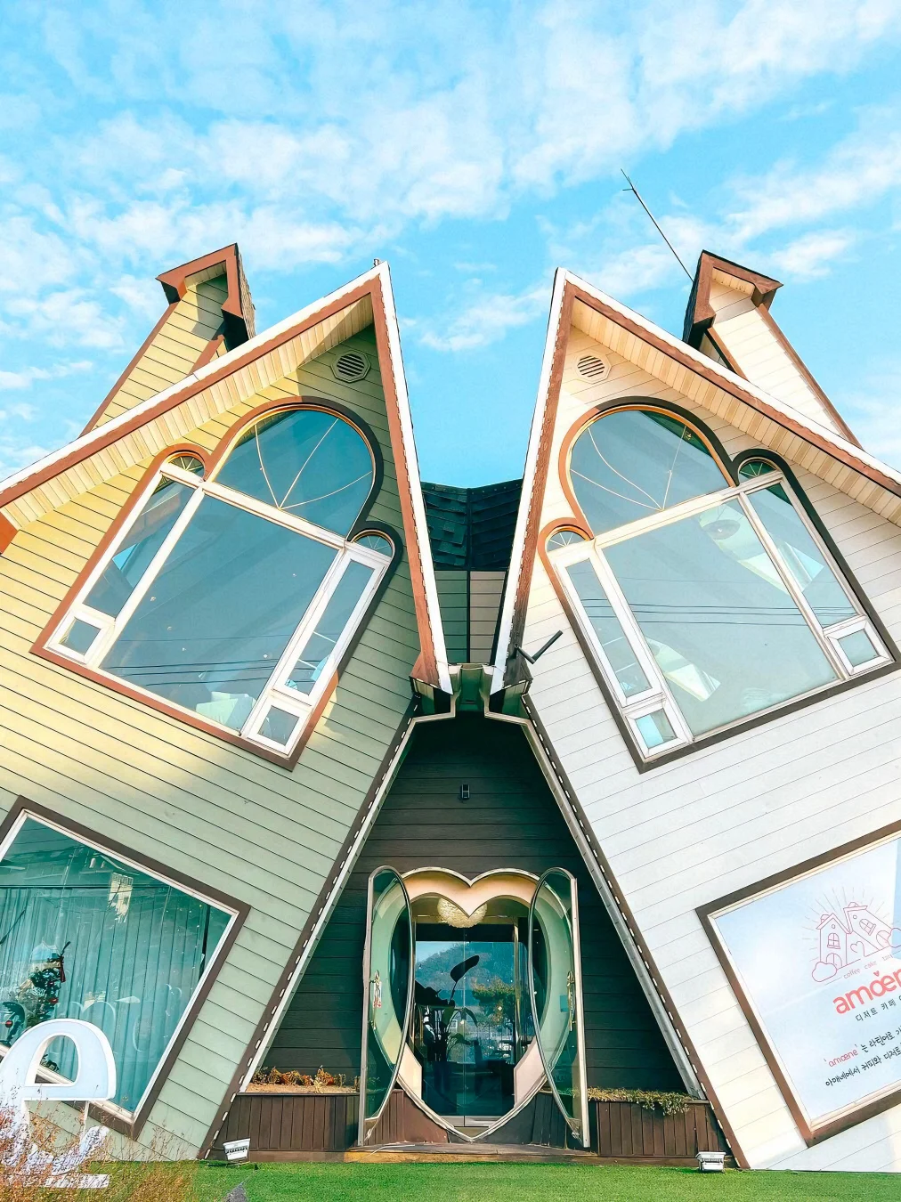 韩国☕️ 倾斜咖啡店！这是最神奇的甜品店吧！