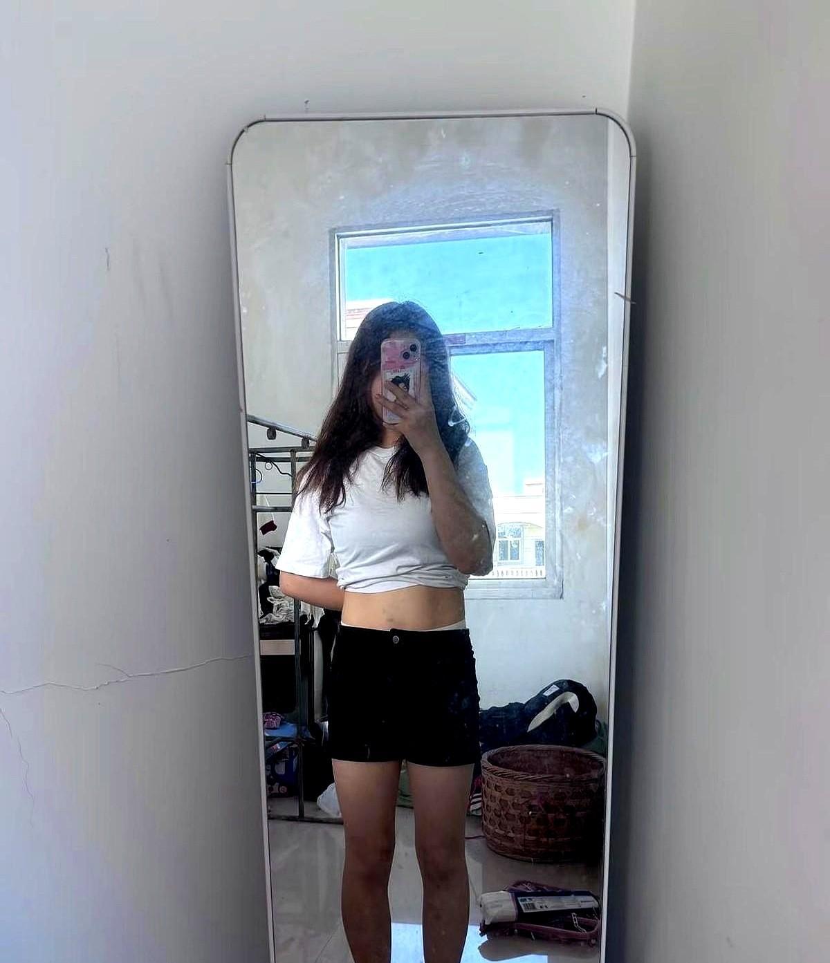 别光盯着秤，那玩意儿骗人。
101斤照样肚子松、腰粗、裤子勒出肉边儿。
真瘦，是