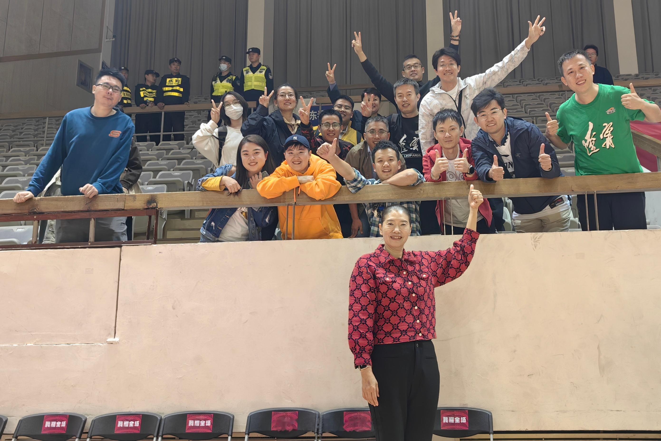 #2023-24赛季wcba# 新赛季去第一场去现场，是给辽宁女篮加油。虽然实力