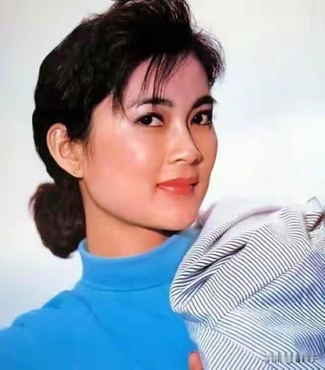 中国电影史人物之第1404位，谭晓燕（1965— ），黎族，生于海南五指山。
毕