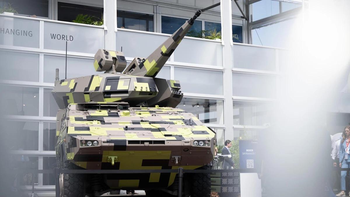 据柏林晨报10月13日的消息，德国将提前向乌克兰提供巡天坦克，帮其对抗俄军的无人