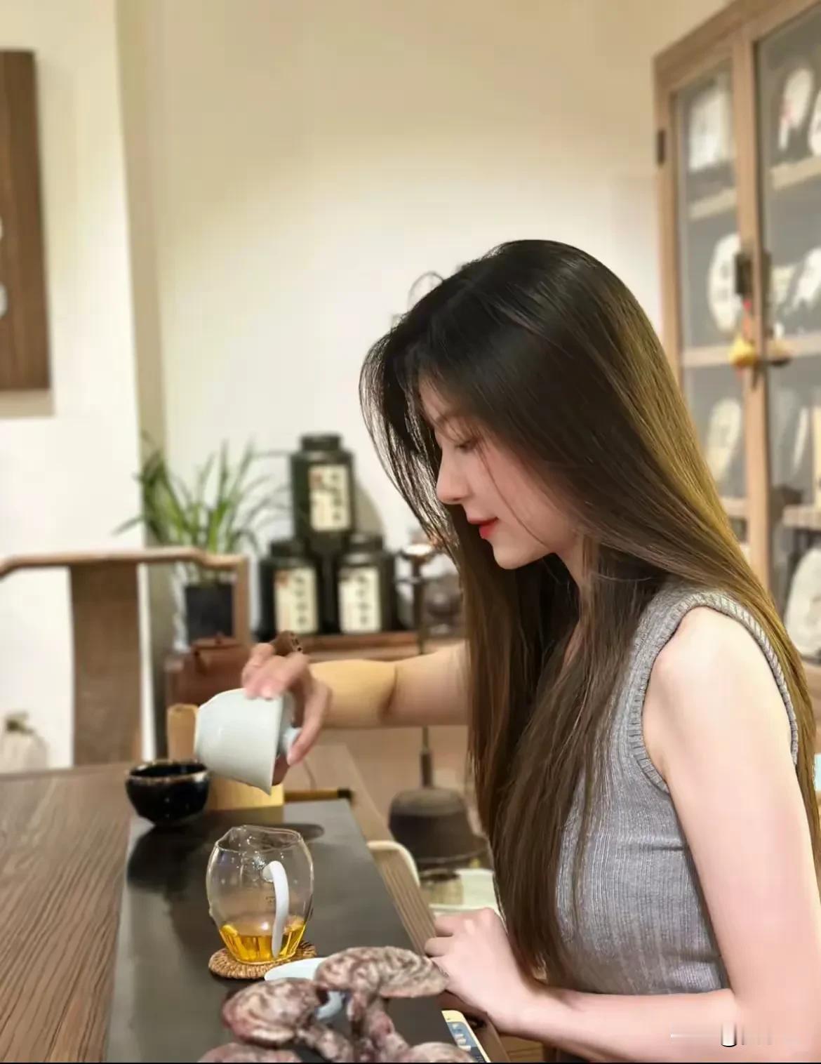 人生最好的导师：
父亲的低头，
亲戚的冷漠。
朋友的离开，
爱人的背叛，
还有空