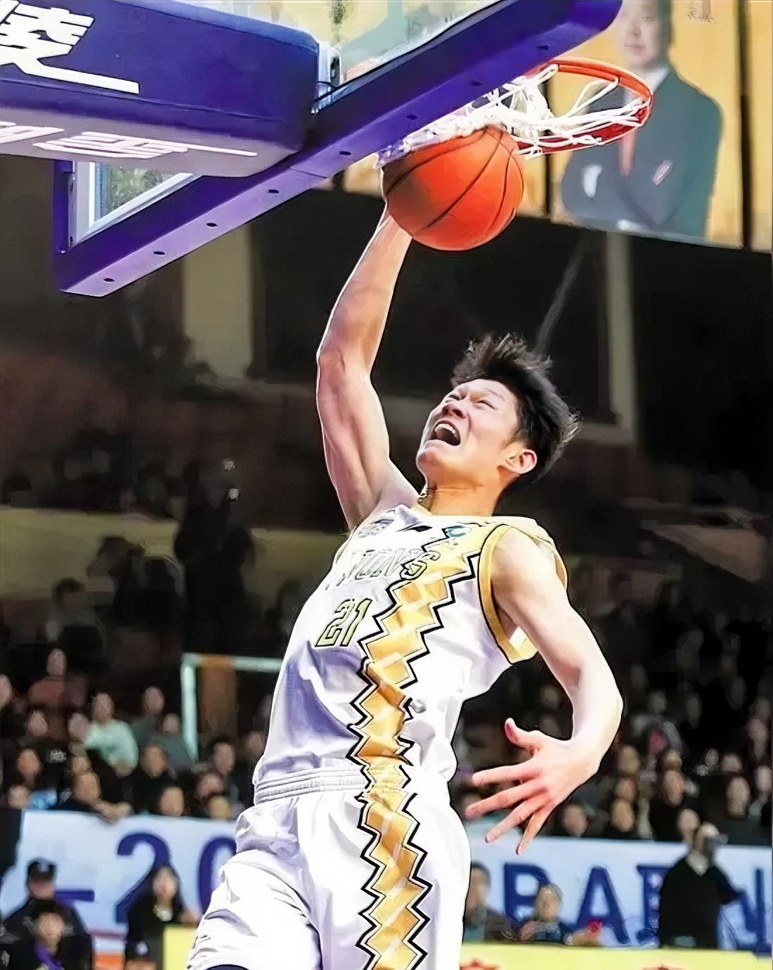 不吹不黑，今日杨文学和胡金秋对决的数据表现！
 
杨文学：首发出战25分钟，投篮