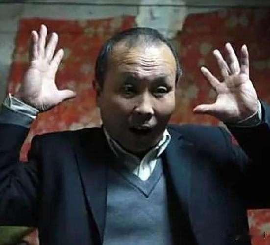 2003年，北京朝阳区拆迁办，村民张长福把拆迁协议往桌上一摔：“不给4000万，