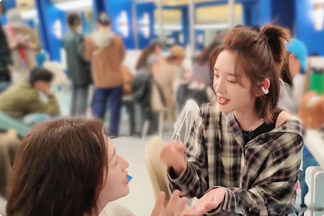 唐艺昕李小冉练歌快疯了乘风2026唐艺昕李小冉练歌练到快疯，也太真实了吧哈哈哈 