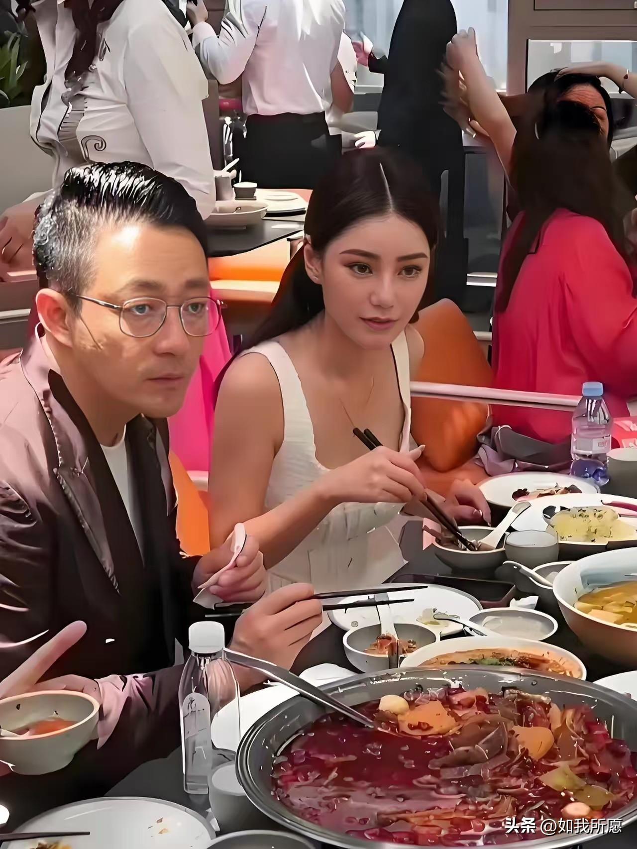 汪小菲用行动证明：
什么年龄婚史，
都是浮云！

以前总有人说“离婚的女人掉价”