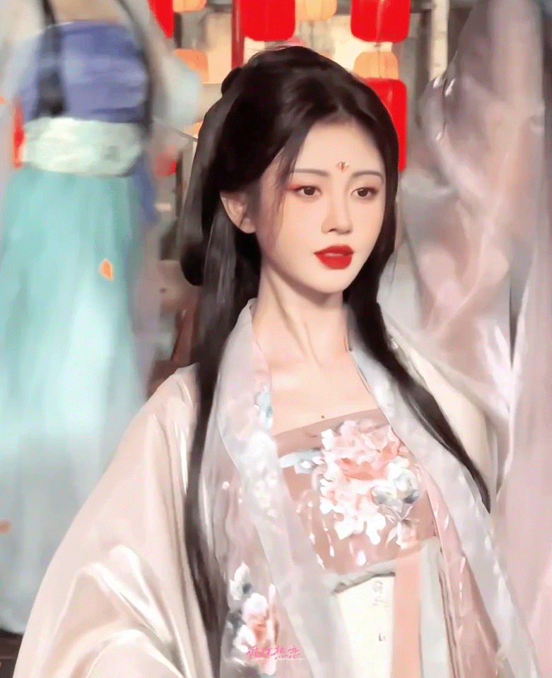 鞠婧祎、热巴、娜扎、赵丽颖都扮过嫦娥啊[好爱哦] ​​​