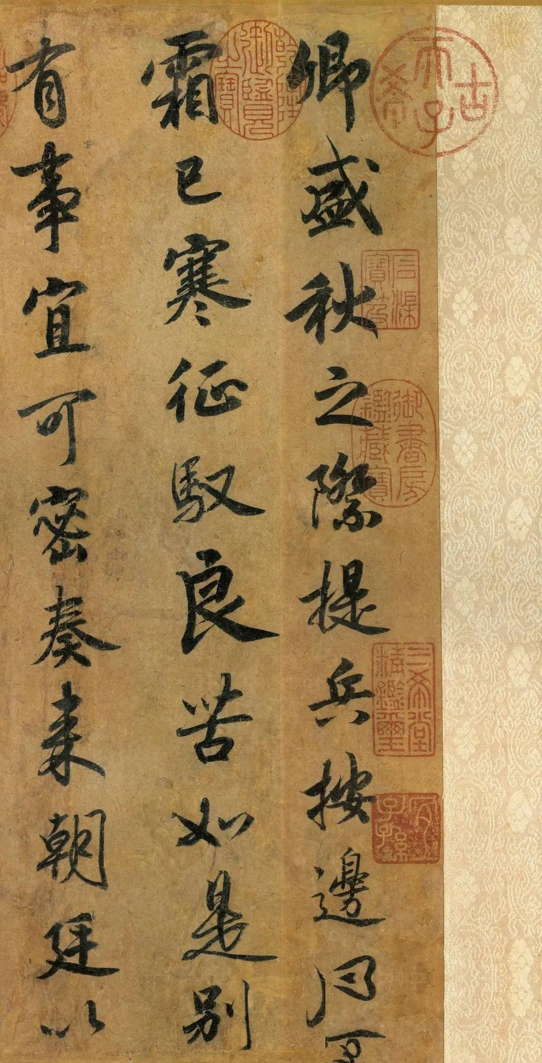 现藏于台北故宫的赵构行书手书《赐岳飞批剳卷》总计99字，笔致精妙绝伦，得到诸多历