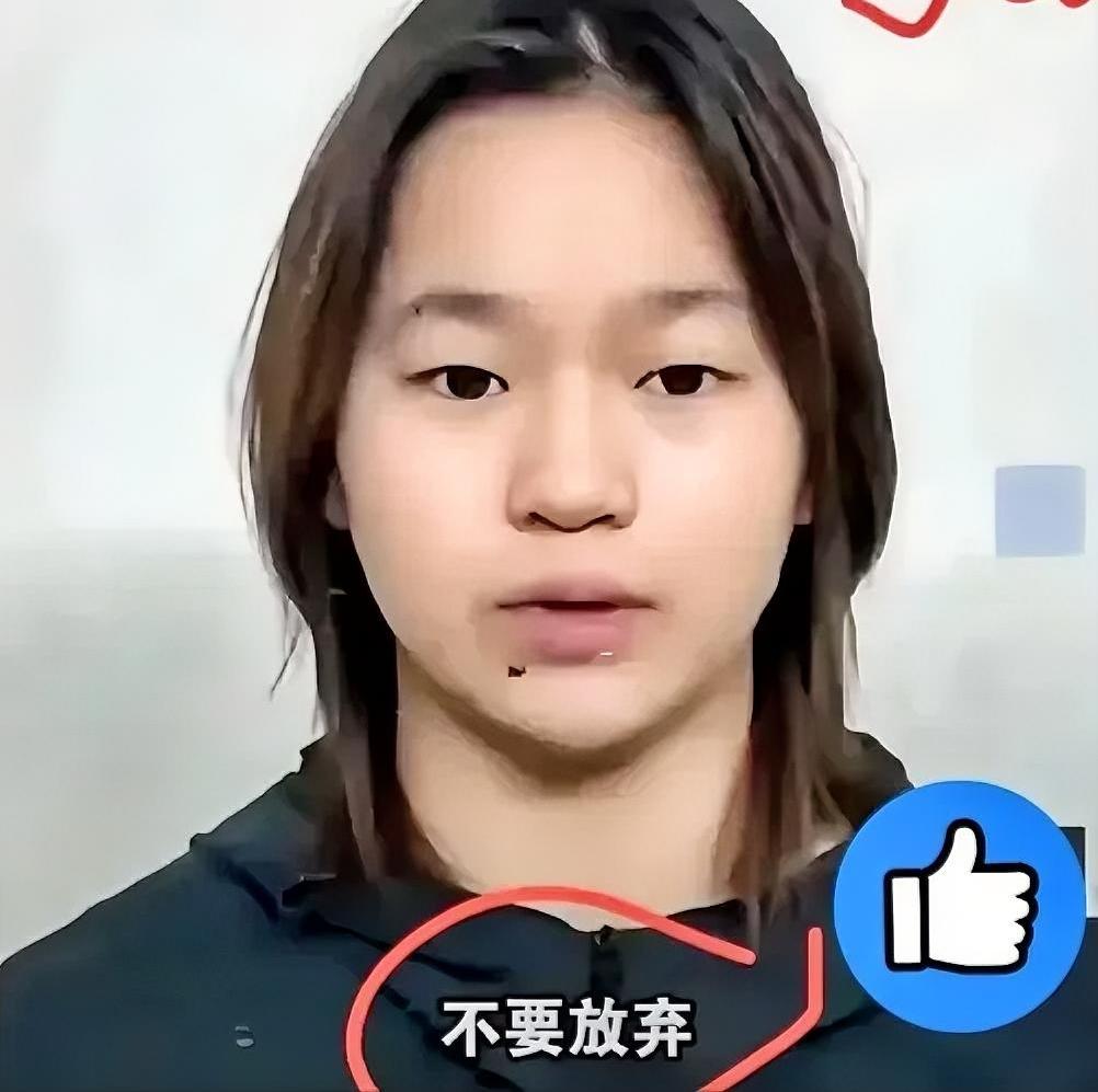 18岁全红婵站出来真的被狠狠戳中了！
香港遇困，这位常年泡在训练馆的跳水姑娘，特