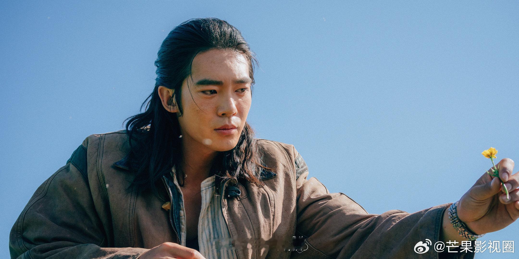 #上城士我的阿勒泰独家封面大片# #偷了阿勒泰主演们的手机# 上城士带给我们的这