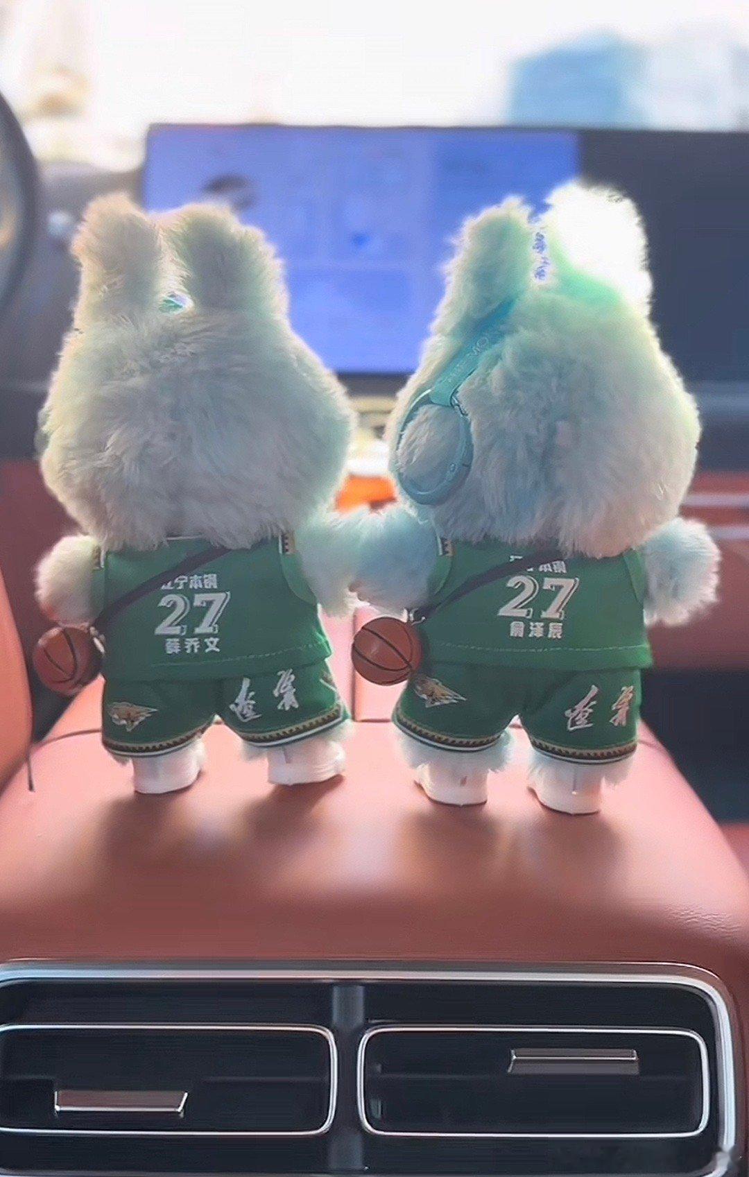 辽宁男篮俞泽辰 必须要表扬俱乐部！以前这种周边很多球员的都没有！希望多多开发呀！