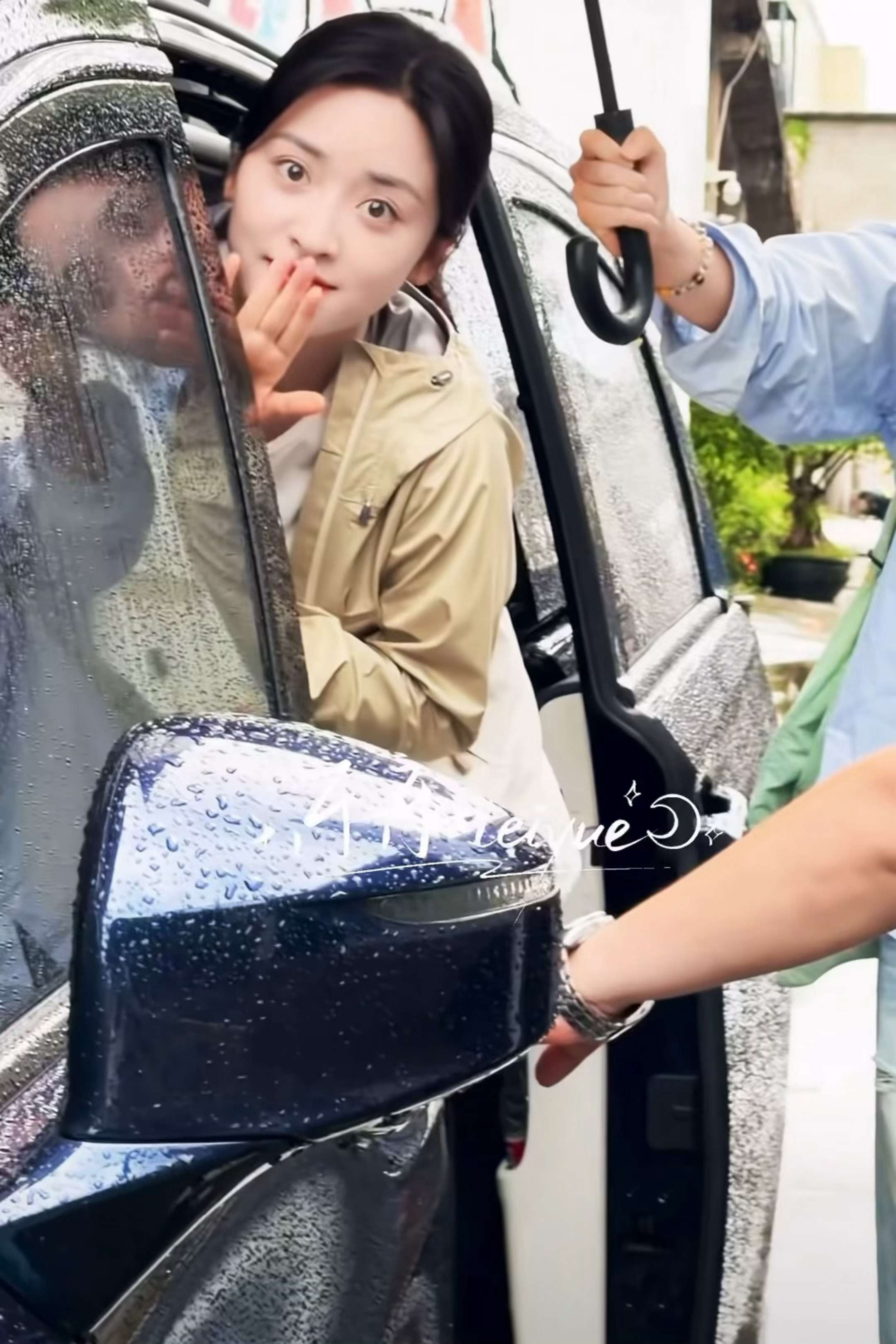 好乖啊沈月，就这么萌萌地看着你挥手拜拜🥺💧 