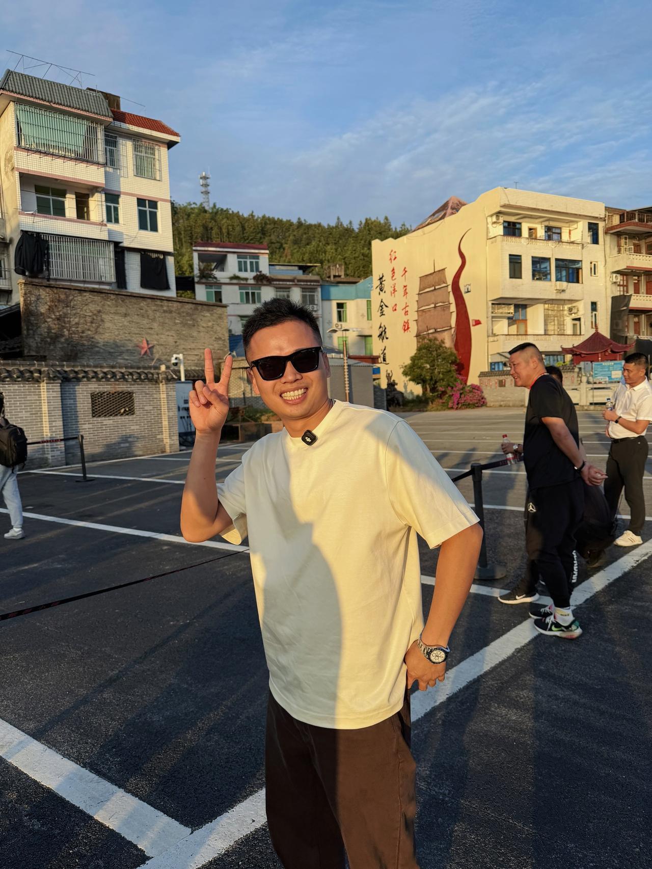 男儿当自强，保持阳光开朗