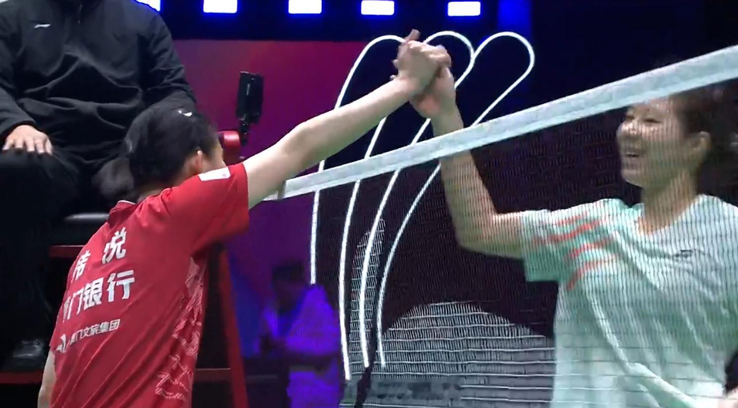 羽超总决赛荣耀湘约羽超联赛混团 半决赛  11:00浙江竞体 0-2 厦门银行 