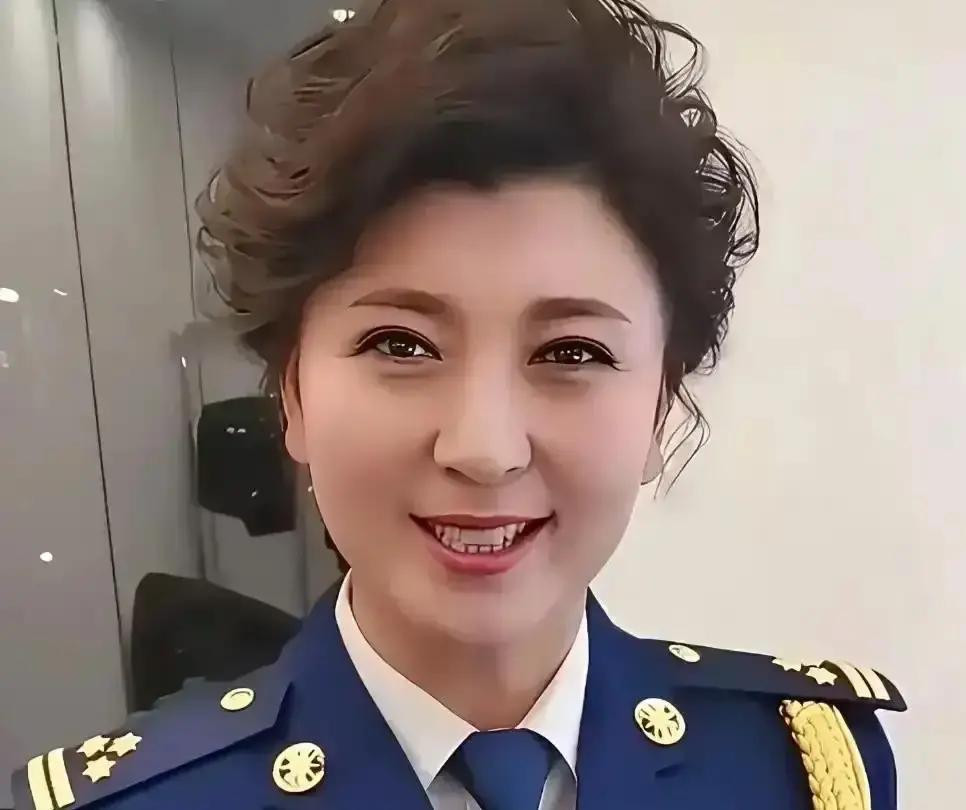 三亚住一年，被骂忘本
 
闫学晶晒三亚阳台，评论区秒炸：东北闺女跑了。
 
她没