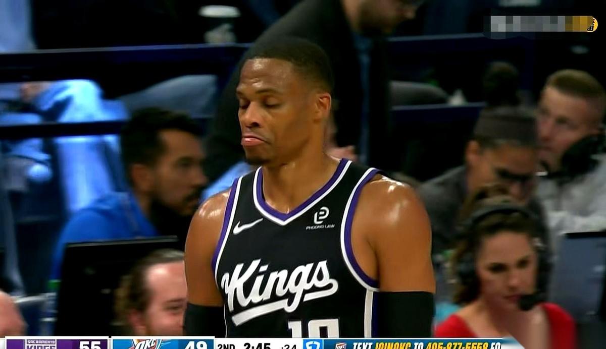 全场正负值-16，全队最低。
就这个数字，啪一下，直接拍在威少脸上了。
你说气不