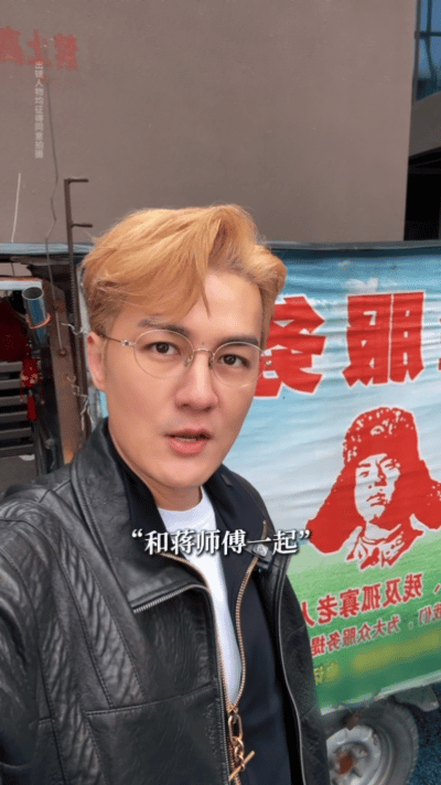 为孤寡老人免费剪发的托尼老师一理发师为孤寡老人义务剪发46年一把剪刀，四十六载光