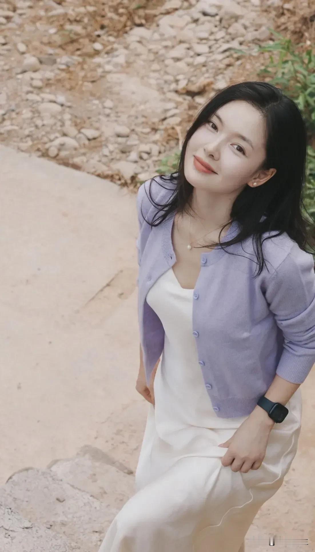 立秋了，稻谷也黄了，刚回来的时候还是绿油油的，现在金黄一片了