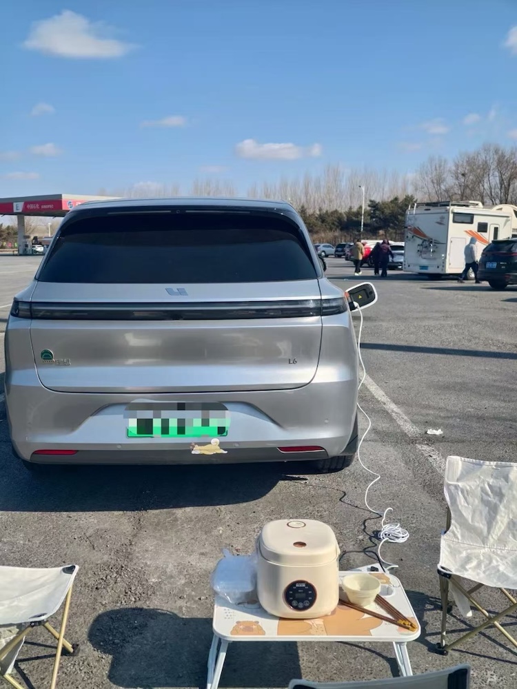 对话小鹏、理想、问界等5位车主，今年春运谁有充电焦虑？|新春走基层