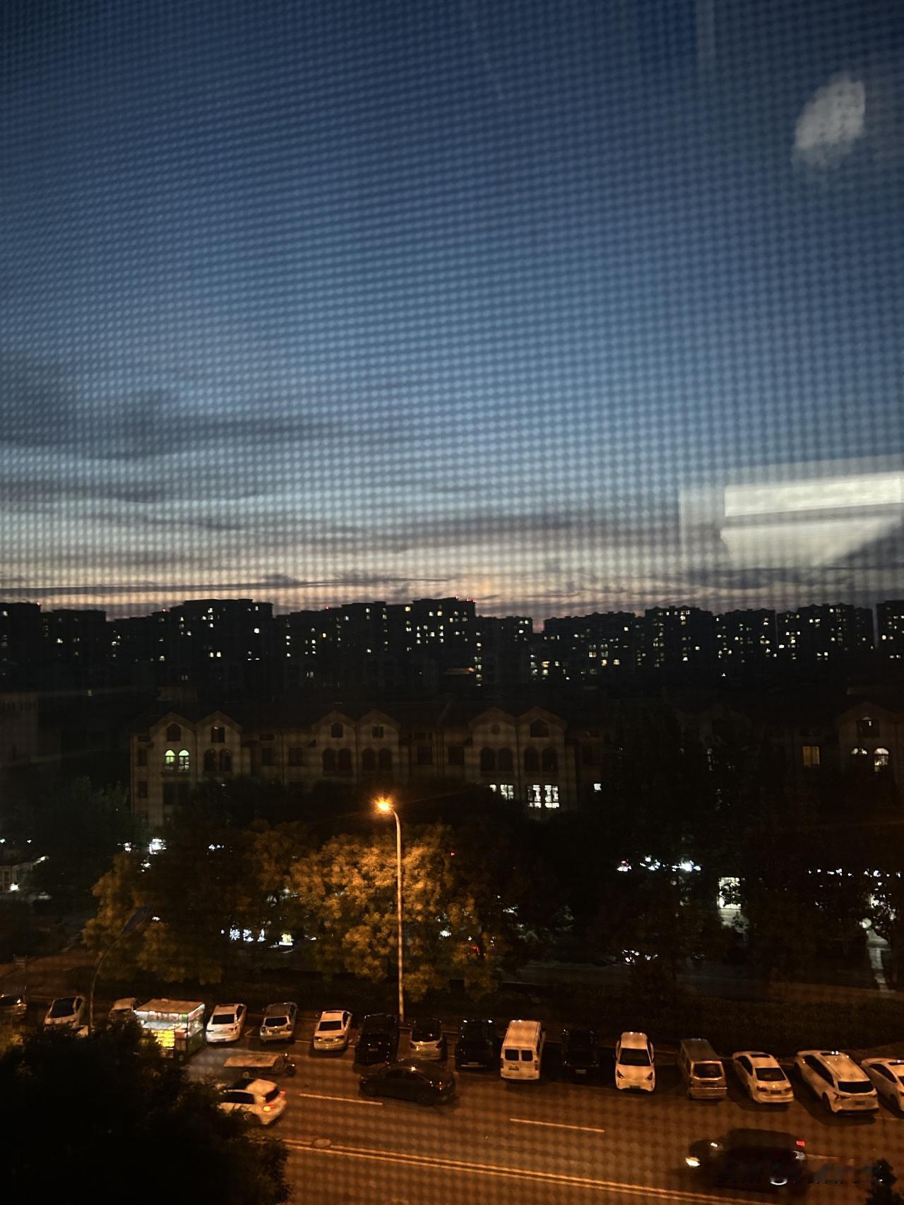 小闺女的表演天赋被班主任发现了，这次六一儿童节学校举办艺术节活动，她被班主任推荐