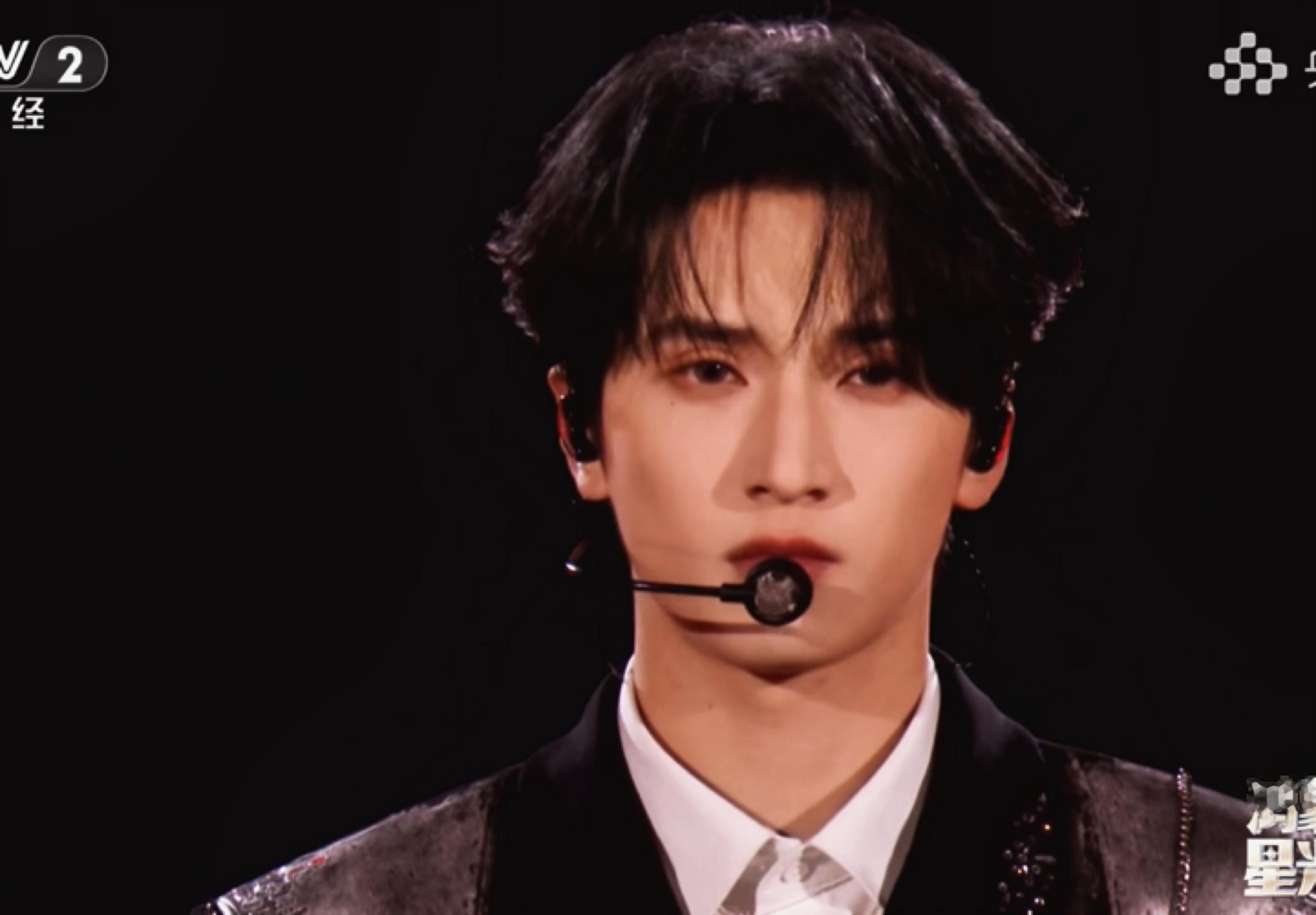 给央视镜头一些严浩翔的浓颜冲击严浩翔的浓颜冲击