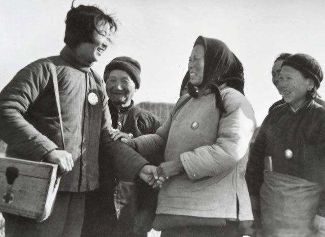 上世纪六七十年代的赤脚医生 