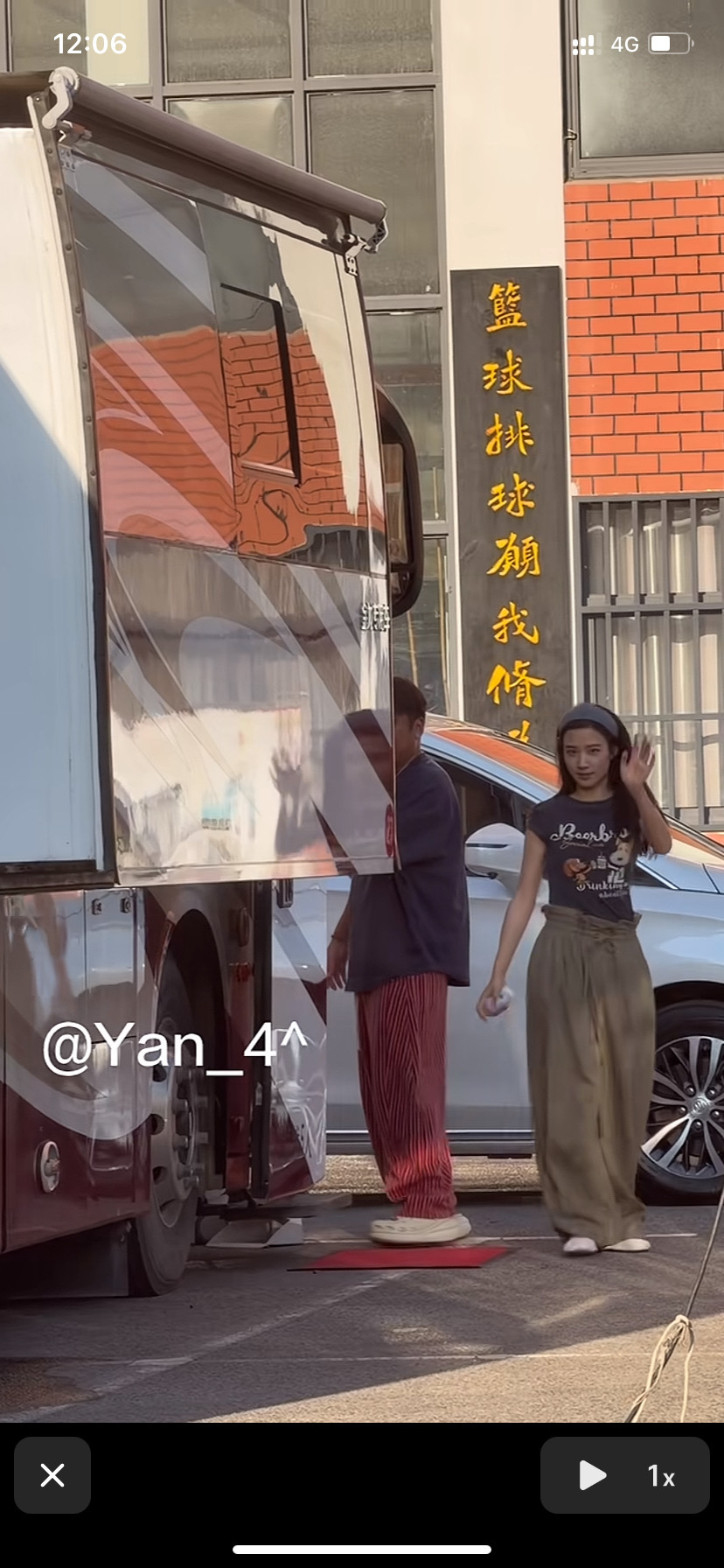 你们懂有多好笑吗…下家引以为傲的唯一发箍“大糖”今天发现卢昱晓也有同款发箍…笑死