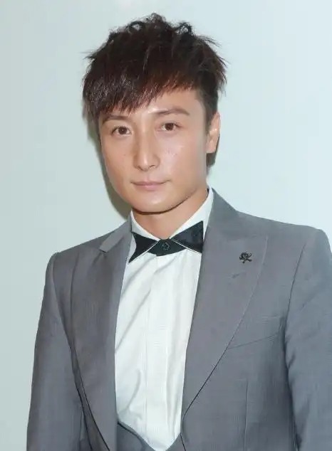 方力申回应接受不了生女儿言论方力申讲的话都不通，明明自己不喜欢女儿，却怪到太太身