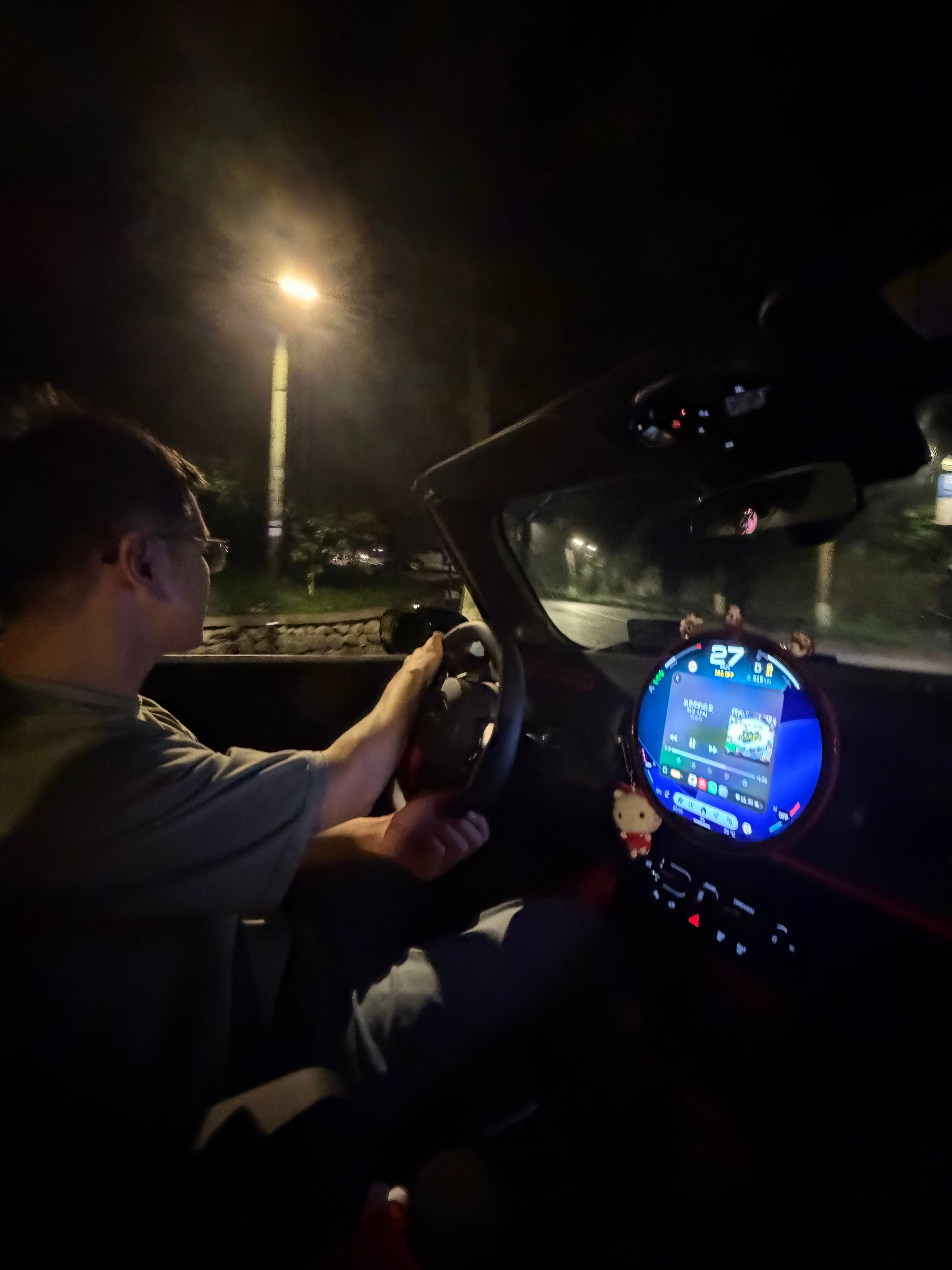 空气很湿润，溜个车  栗子的mini jcw敞篷