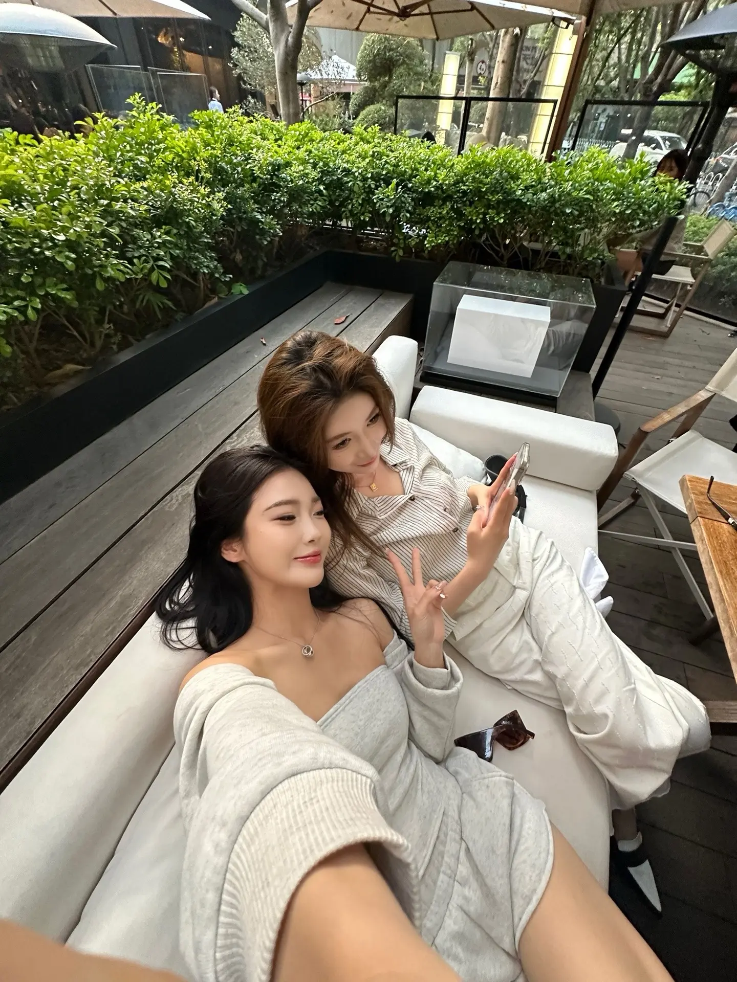 亲一个就要传绯闻？