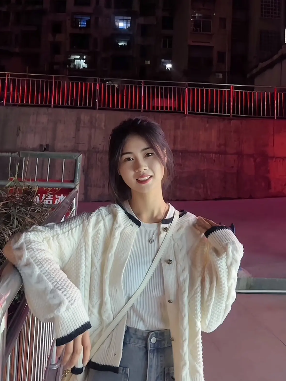 年纪也不小了，还没结婚，不是不想结婚，也不是眼光高，只是害怕遇到错的人...