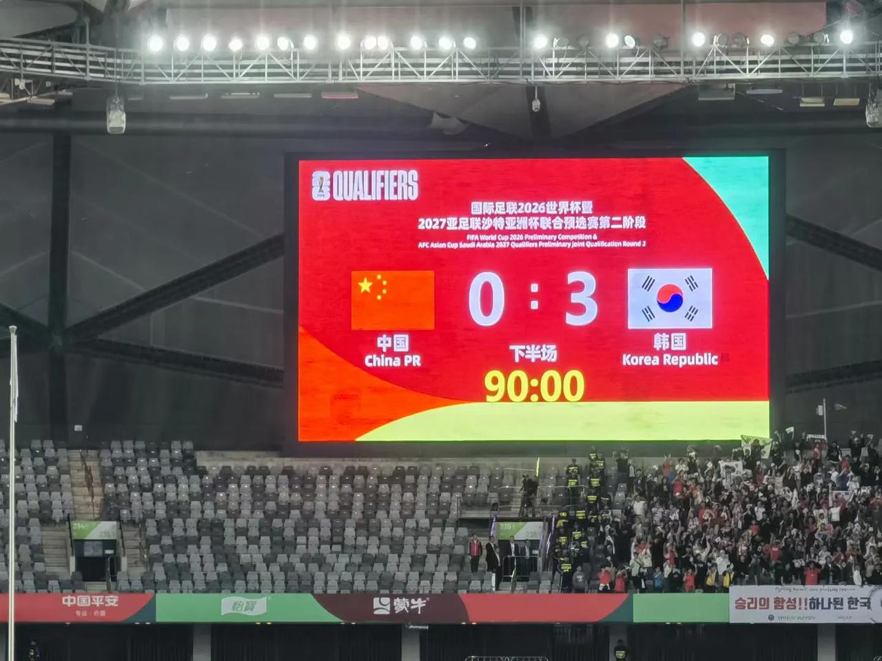 国足发挥稳定，0:3，多少人都能猜中的比分。
对阵韩国球队，还得看咱泰山队，双杀