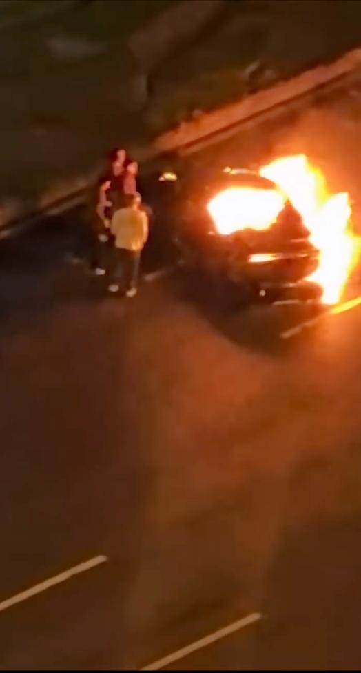 车窗太好也能害人，小米SU7自燃后，因车门无法从外部打开，逃都逃不出去。10月1