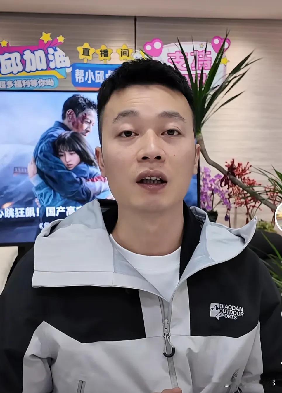 秋天爸爸和秋天妈妈分别发视频说两个人通过法院和解。秋天爸爸每月给秋天4000块钱