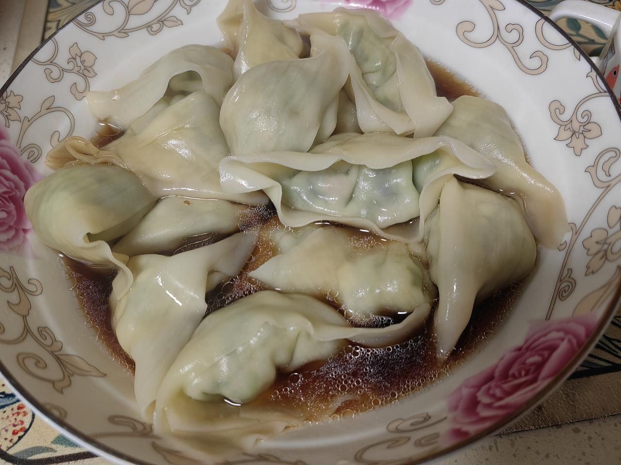早上15只馄饨后，泡了个澡，洗衣服，收拾行李。准备北返。