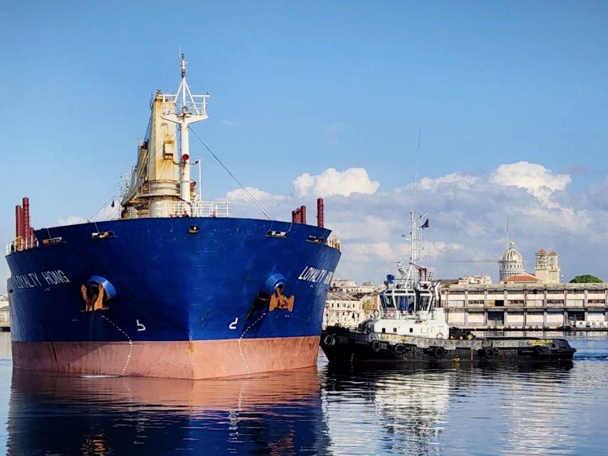 新闻快讯——据古巴官方媒体消息，当地时间3月26日上午，中国援助古巴的3万吨紧急