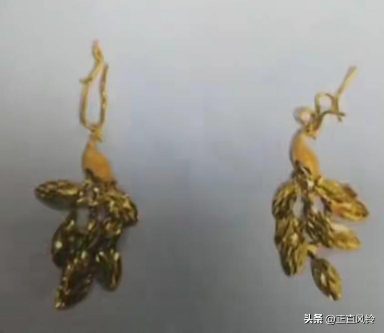 男子偷走妈祖庙里的黄金耳环，给自家供奉的妈祖佩戴，这是咋想的？哈哈哈哈哈
你说他