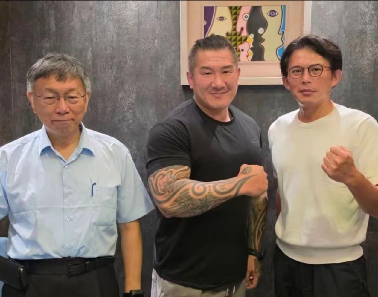 台湾馆长陈之汉推文称:“他与柯文哲、黄国昌相聚一起，两位民众党主席好久不见，也得