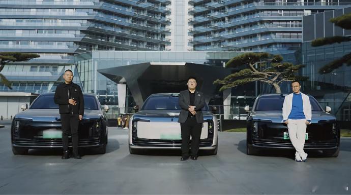 杰兰路调研了25位尊界S800车主，里面提到高端圈层中的“尊界效应”，就是人传人