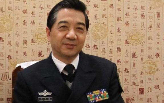 中国最“不靠谱”的专家，公然在央视忽悠，为何能爆火这么多年？

央视演播室里，一