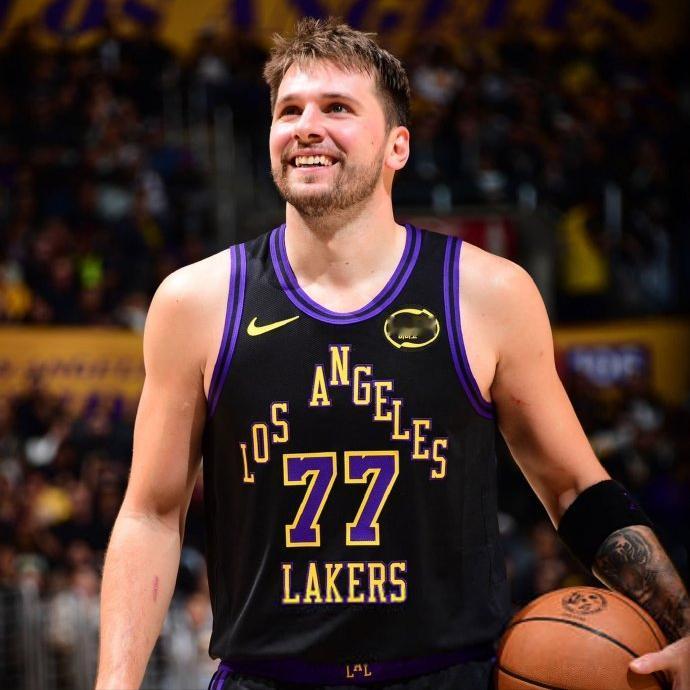 NBA本赛季场均罚球排名：
1、东契奇——12.5次
2、字母哥——10.2次