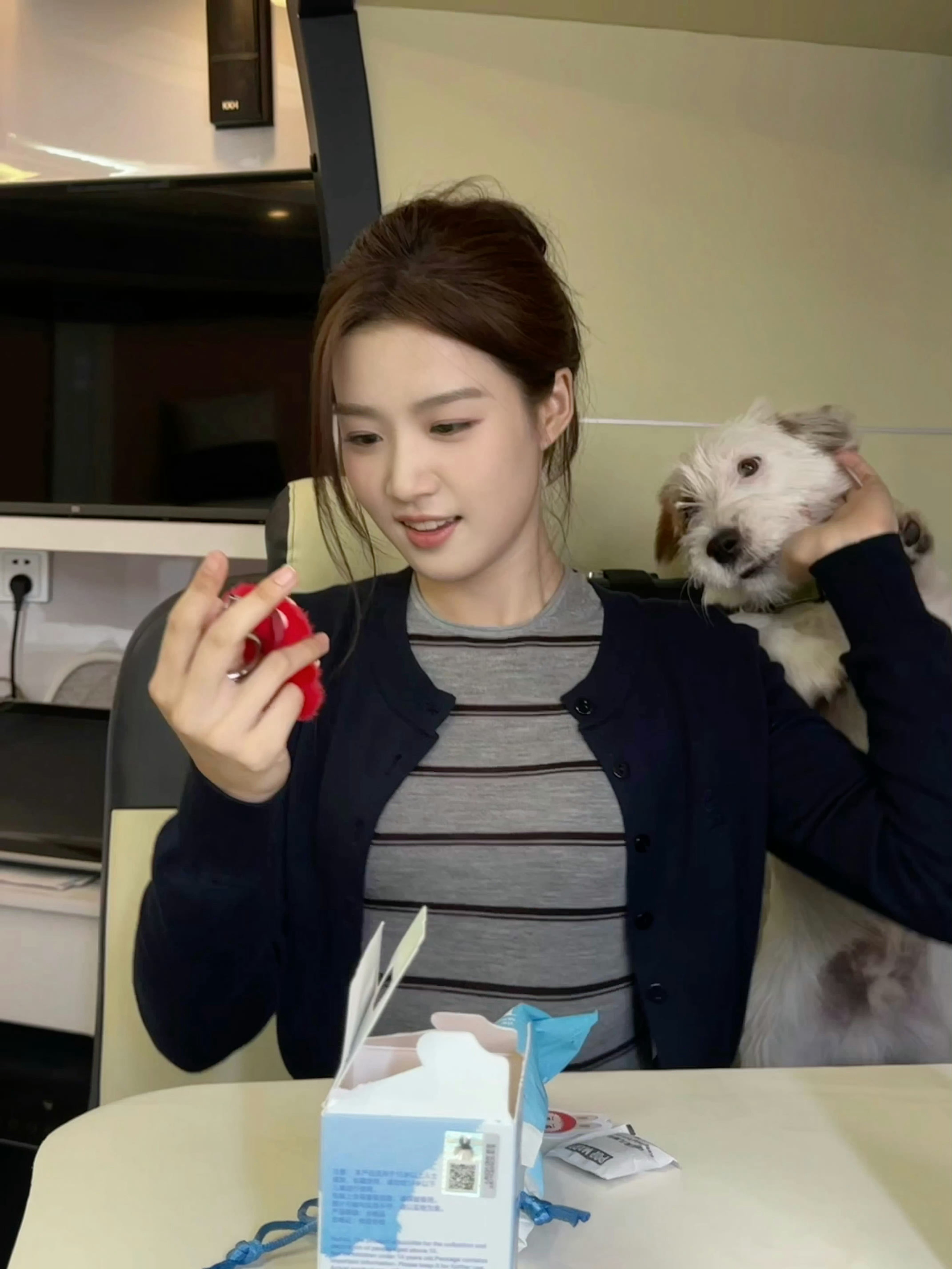 卢昱晓  lyx卢昱晓 lyx卢昱晓南衣 “以这份热爱，致你那嗳阳般的笑容”  