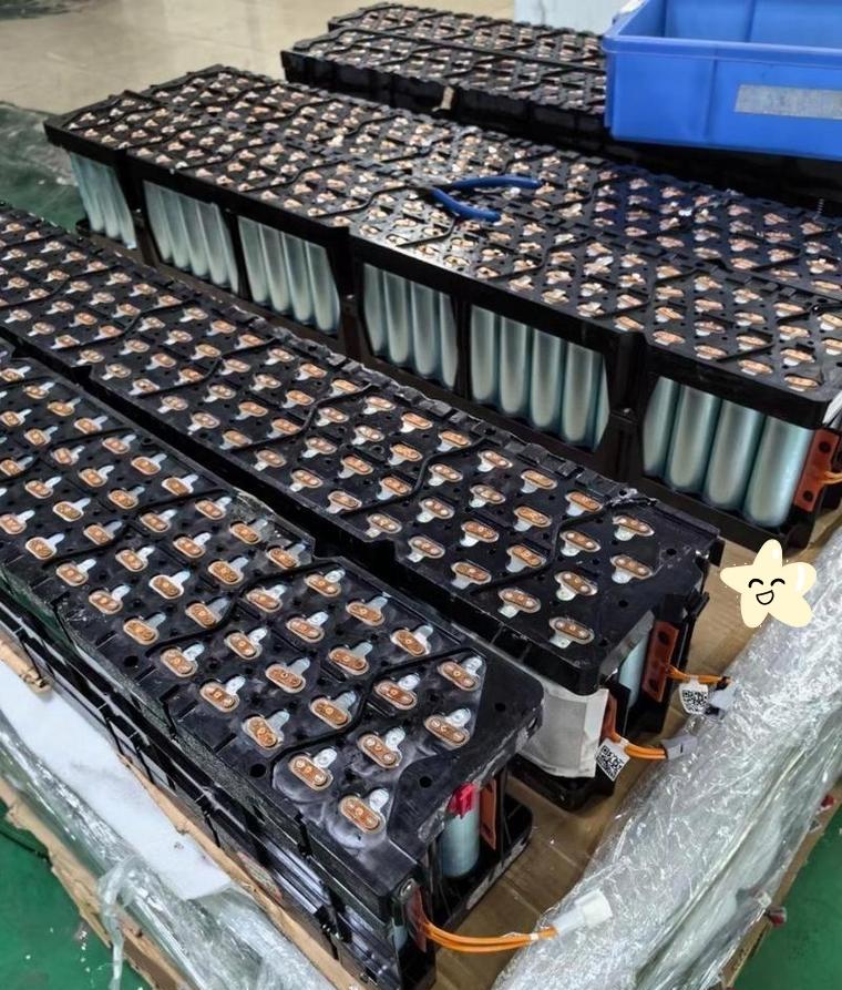 一觉醒来，买电车和卖电车的都莫名慌了神，只因央视发布固态电池新突破，新能源车续航