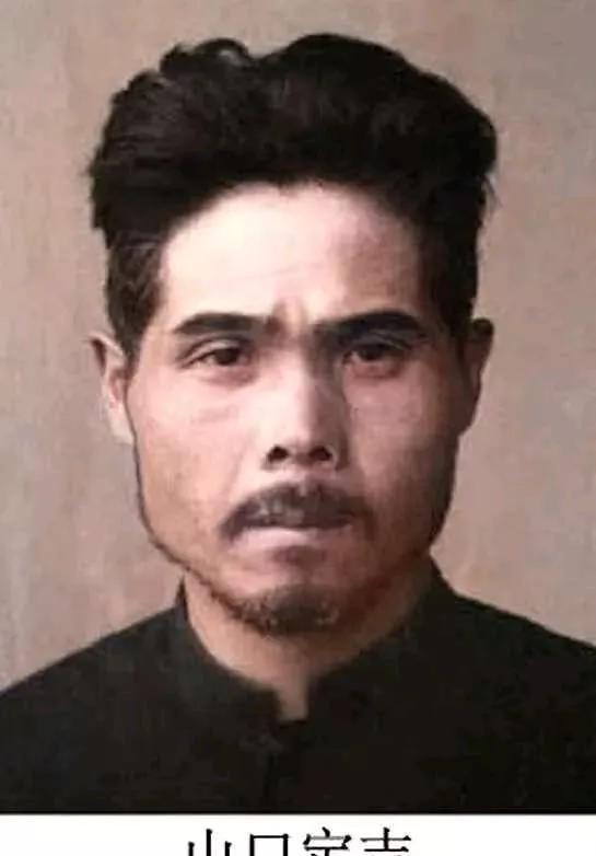 木棒没有将妇女捅死，日寇竟拿来一根扁担​
松吉曹长把木棒捅进妇女的 XX，见她惨