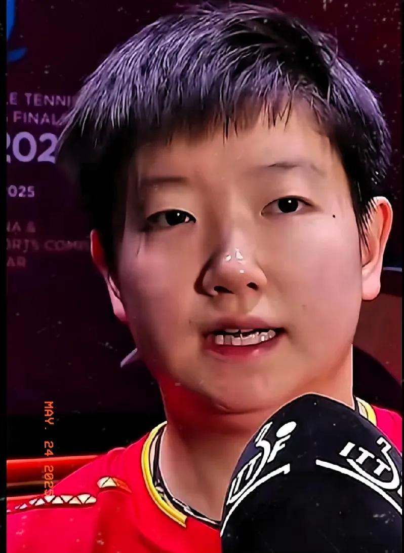 孙颖莎这番话，听着让人五味杂陈！

她讲要放低姿态，这当然是高情商。但话说回来，