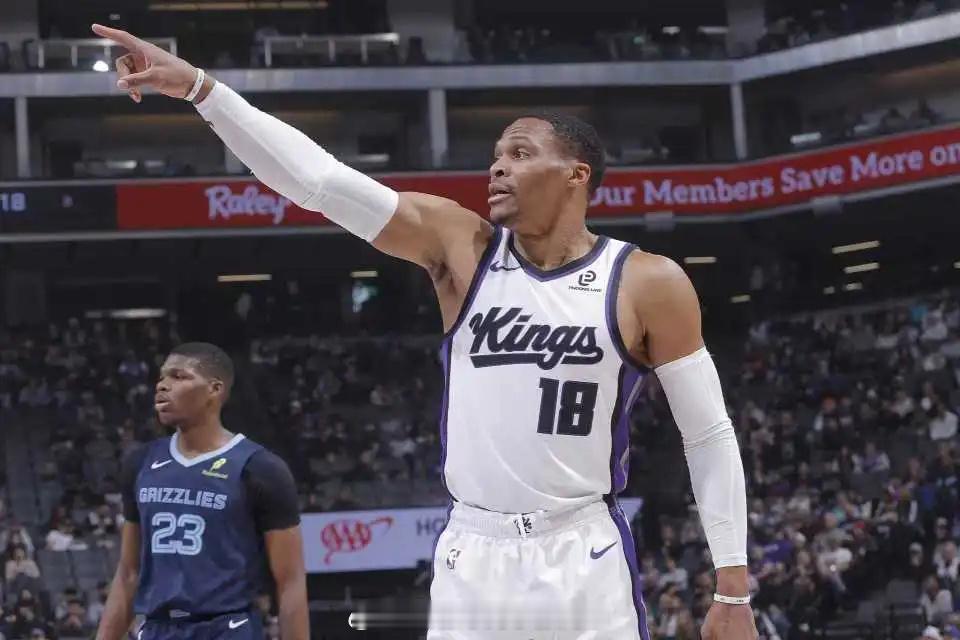 威少10中1国王遭灰熊双杀 周志豪32+17+5帽创生涯新高nba 北京时间12