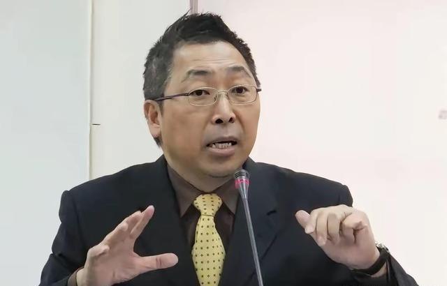 台湾 名嘴 唐湘龙曾喊话郑丽文：这次去大陆，要摆正自己的位置。
一条石斑鱼从高雄